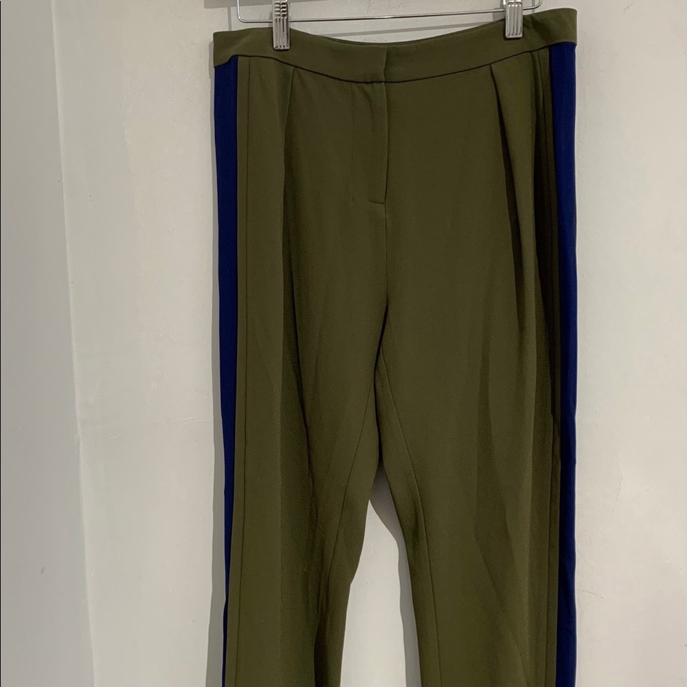 Trousers with stripe on the side